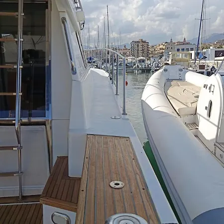 Botel Cala 2 Palermo